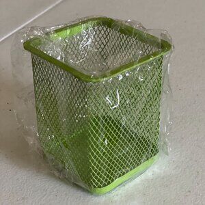 Small Green Lightweight Metal Mesh Pencil Holder For Desk Or Office Organization
